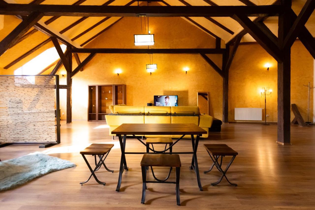 The Attic - Large Open-Space In The Old Town Of Brasov, Minutes Away From The Black Church Экстерьер фото